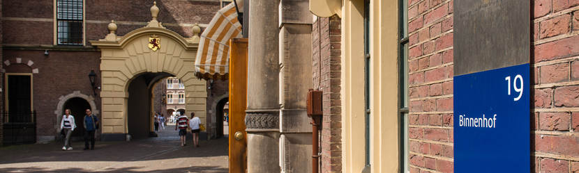 Ministerie van Algemene Zaken, ingang Binnenhof 19.