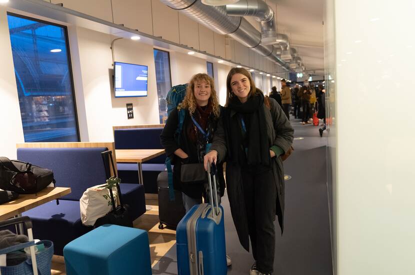 Aniek en Zoe onderweg naar COP26