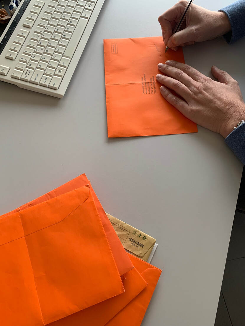 oranje enveloppen