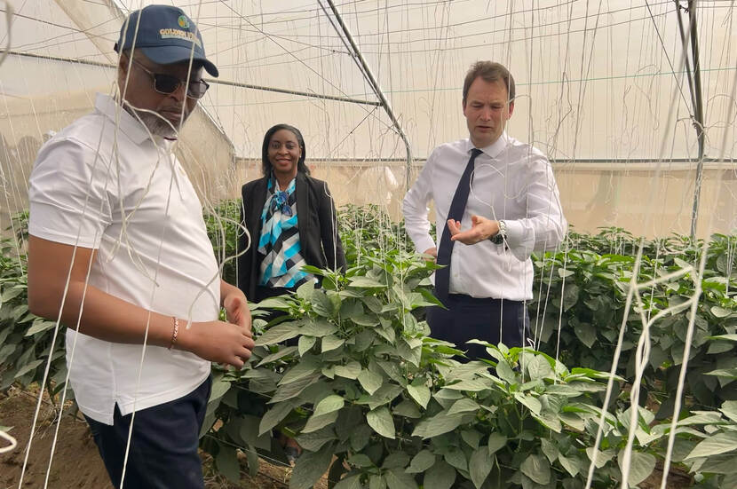 Minister van Leeuwen in Nigeria