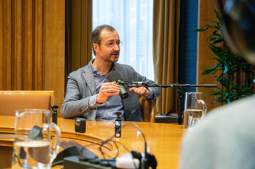 Minister Wiebes in eerste aflevering GroeiCast